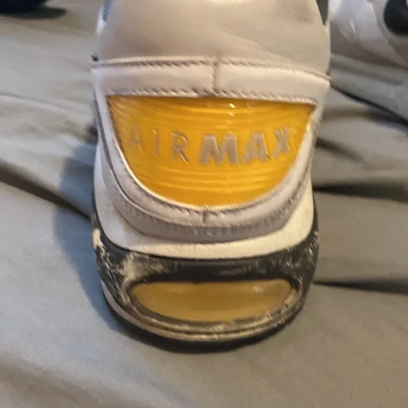 Nike - Picture 2 of 4